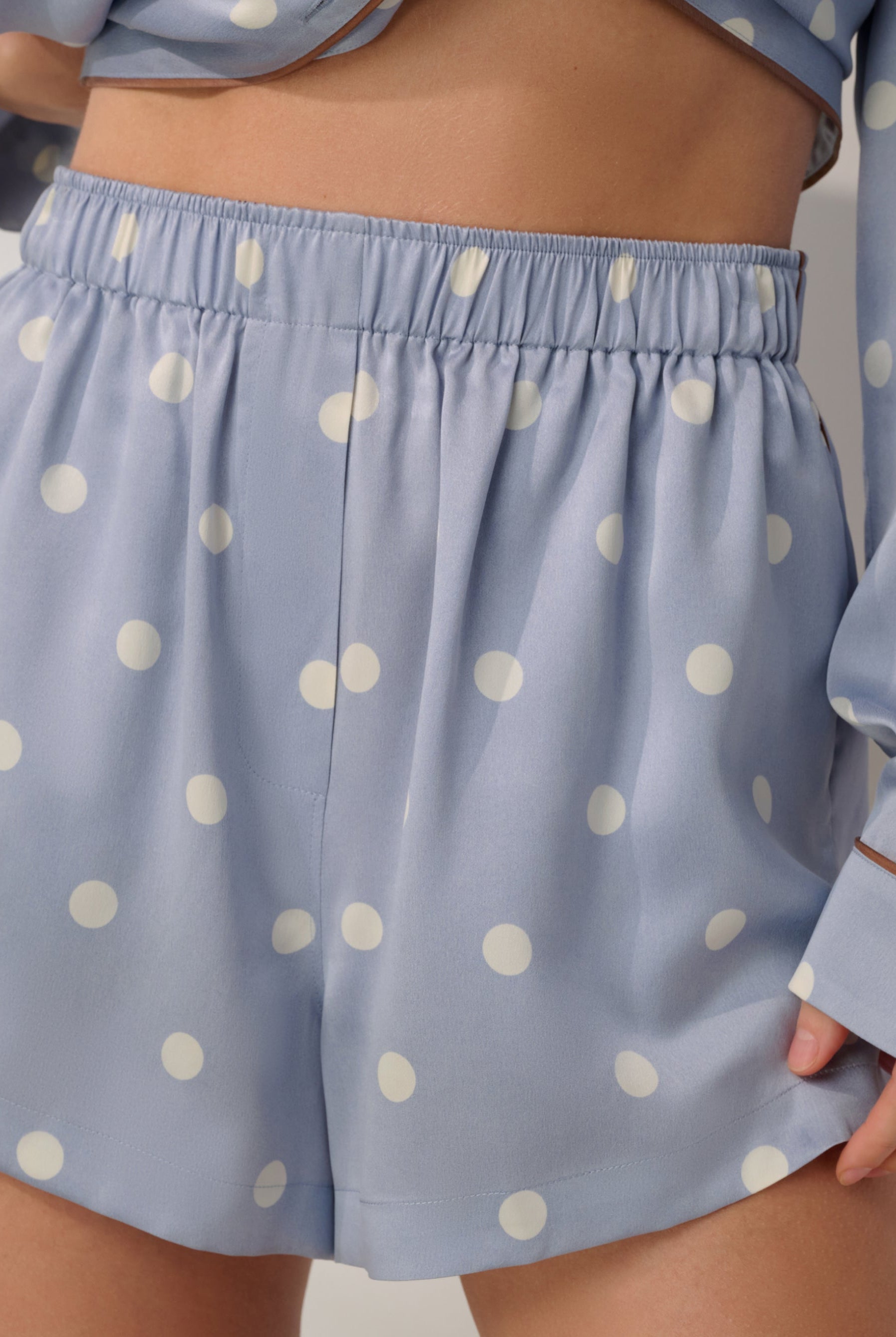 Lunya Pajamas - Washable Silk Button Up Long Sleeve Short Set #Riviera Dot/Iced Coffee