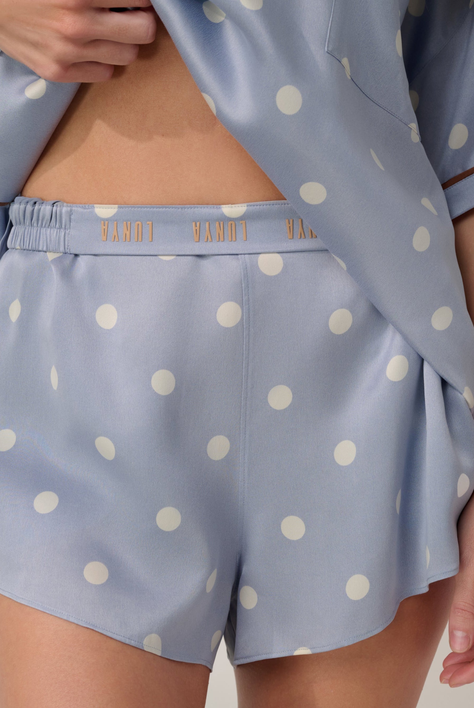 Lunya Pajamas - Washable Silk Tee Short Set #Riviera Dot/Iced Coffee