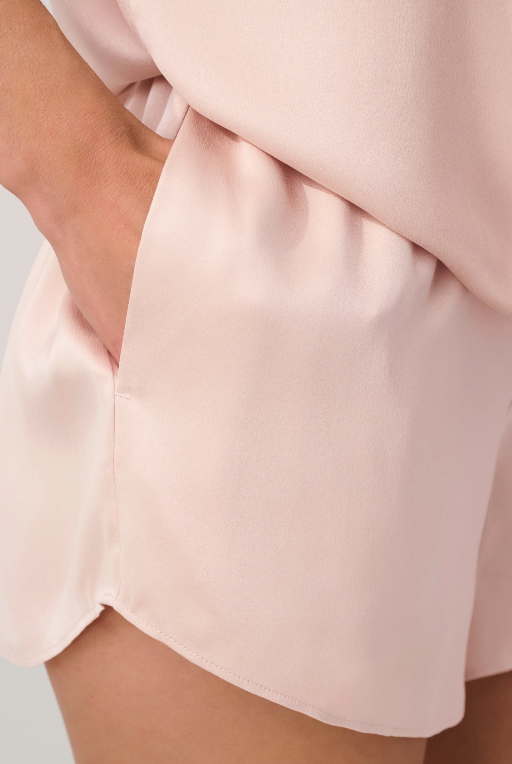 Lunya Pajamas - Washable Silk Tie Front Short Set #Delicate Pink
