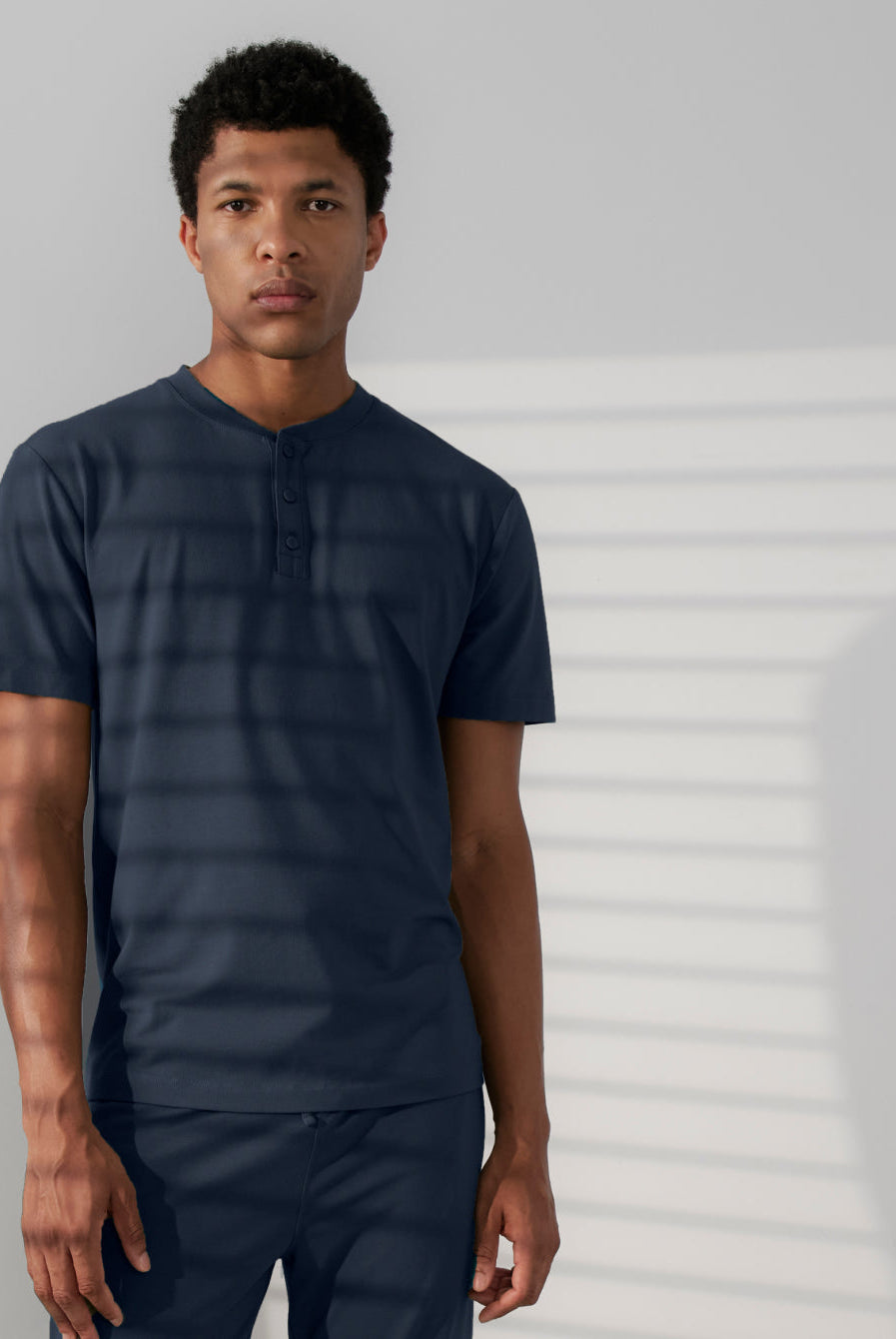 Lunya Pajamas - MEN’S SLUMBERKNIT™ HENLEY TEE - #deep blue