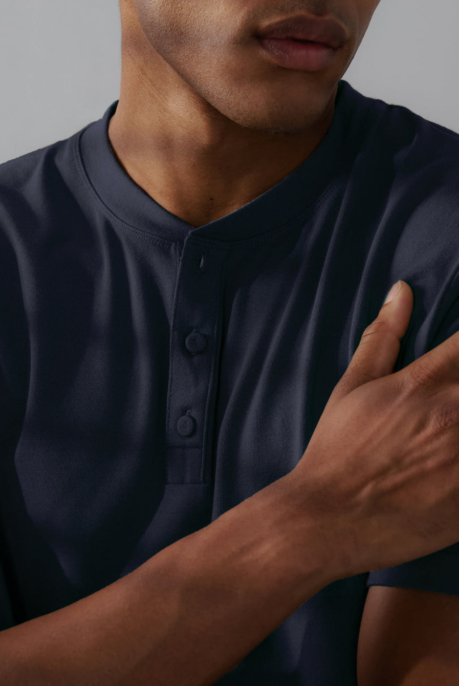 Lunya Pajamas - MEN’S SLUMBERKNIT™ HENLEY TEE - #deep blue