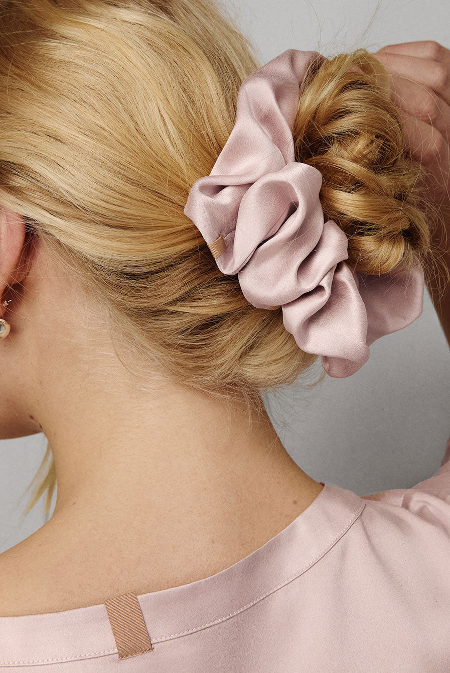 Lunya Accessories Washable Silk Classic Scrunchie - #Delicate Pink