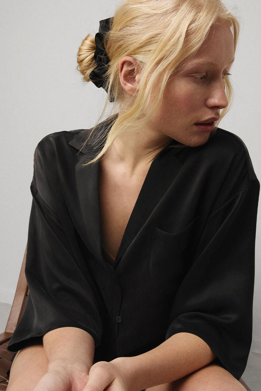 Lunya Washable Silk Classic Scrunchie - #Immersed Black