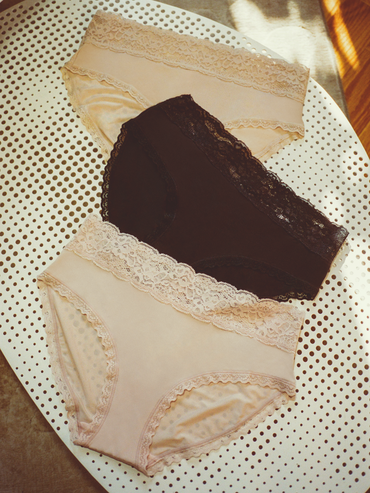 Beige and black cotton lace underwear - How to fold underwear